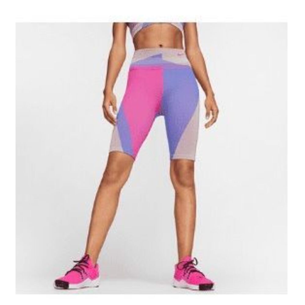 Nike Sculpt Icon Clash 8” bike shorts, XS